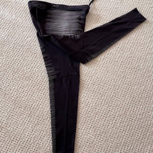 Nike Dri Fit glow-in-the-dark leggings - Picture 2 of 6